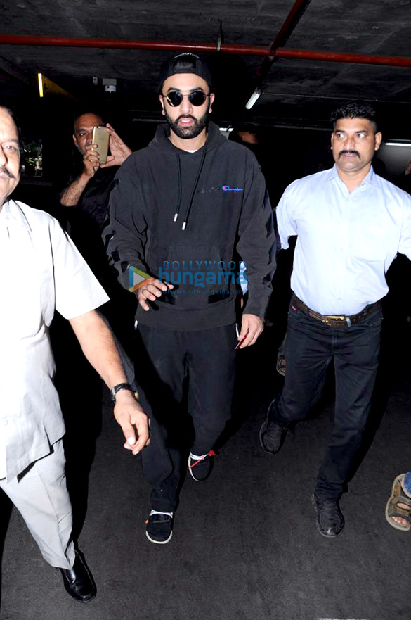jackie shroff karan johar and others spotted at the airport 3 2