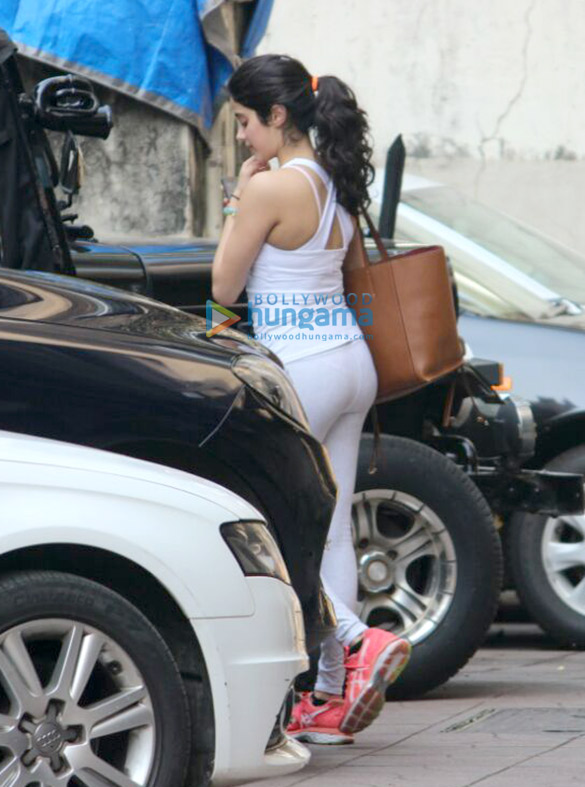 janhvi kapoor snapped at the gym 3 2