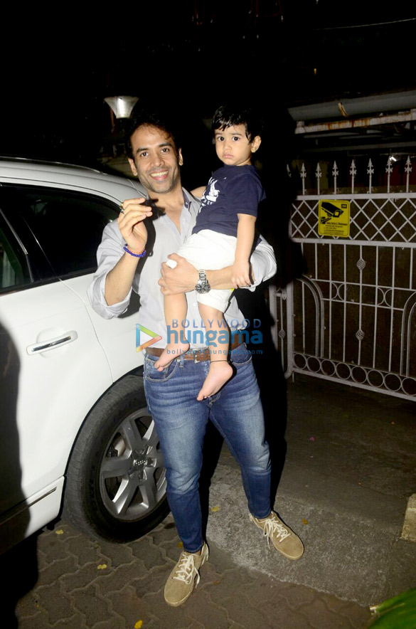 kareena kapoor khan tusshar kapoor snapped with taimur ali khan laksshya kapoor in bandra 1