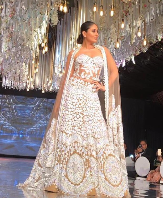Kareena Kapoor Khan was a vision in white as a showstopper at Manish Malhotra's show in Kenya 4