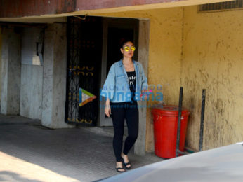 Kareena Kapoor khan snapped post her gym session in Khar
