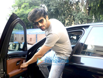 Kartik Aaryan spotted at Bandra