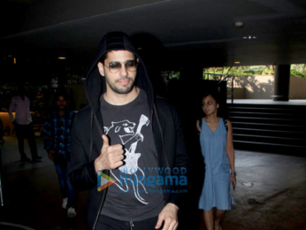 Kriti Sanon, Sidharth Malhotra snapped at the airport