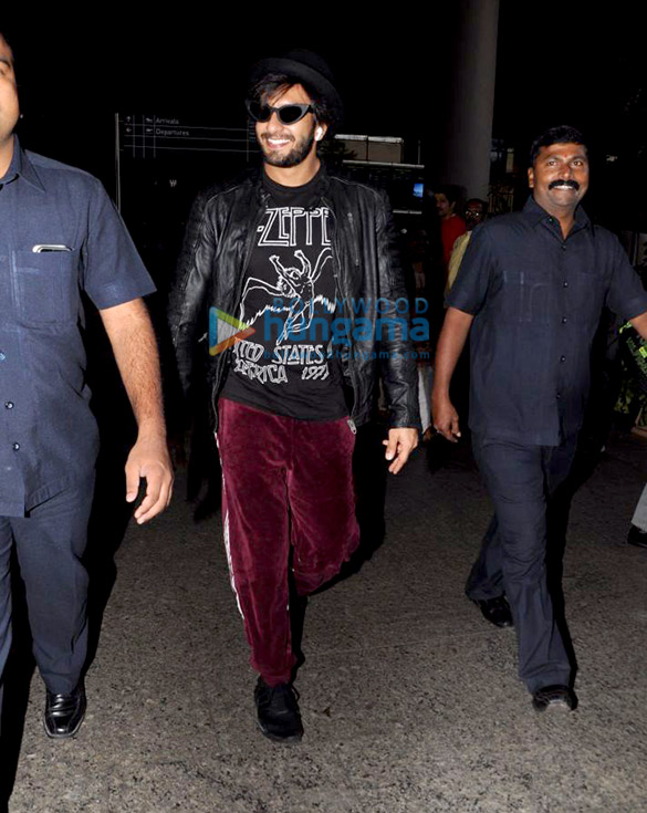 kriti sanon and ranveer singh snapped at the airport 2