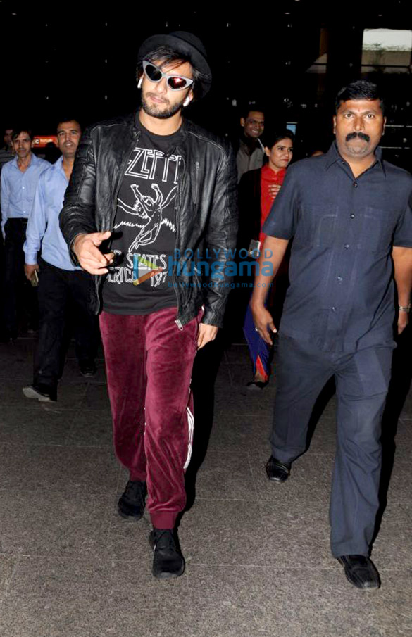 kriti sanon and ranveer singh snapped at the airport 4