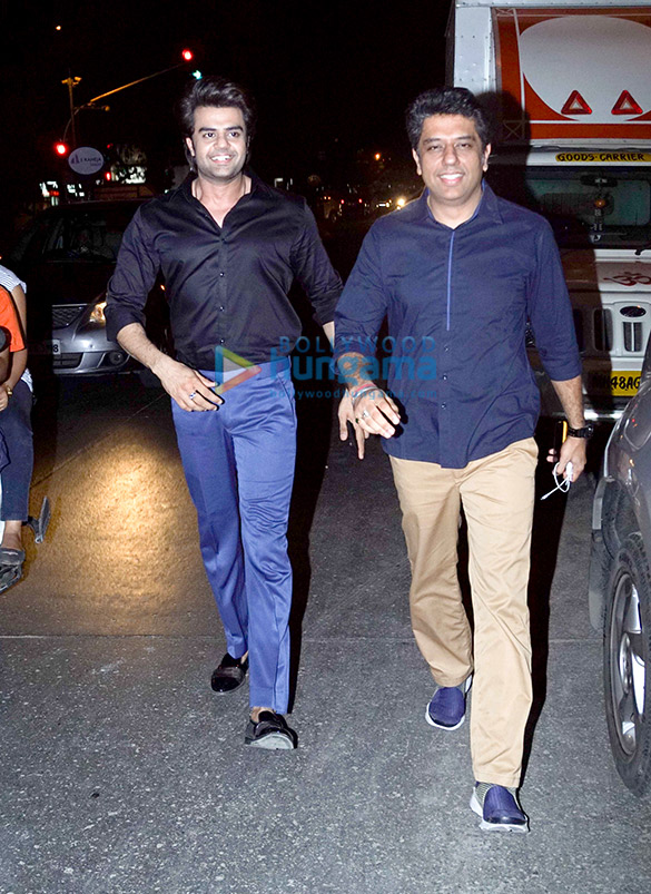 manish paul and iulia vantur spotted at khar 1