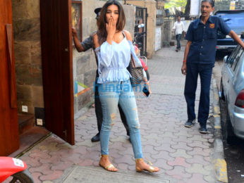 Nidhhi Agerwal spotted post lunch in Bandra