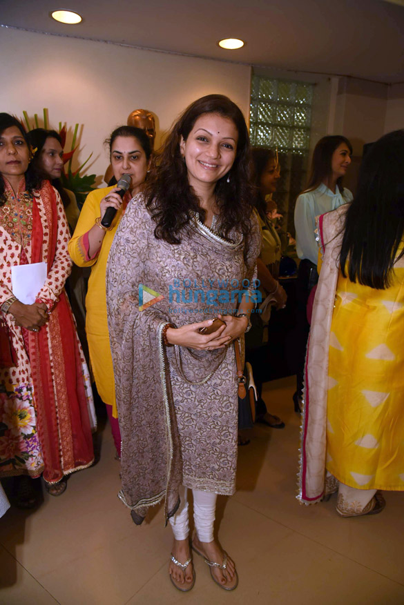 preeti jhangiani and farah khan ali at a bonsai exhibition 4