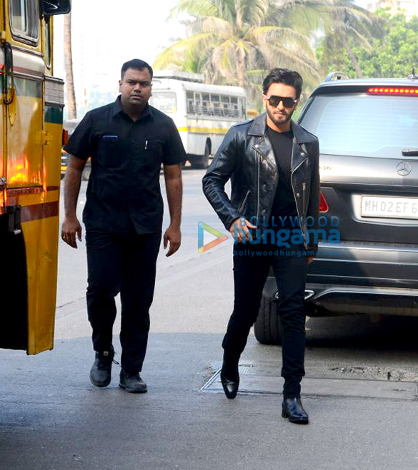 Ranveer Singh arrives at Zoya Akhtar’s residence