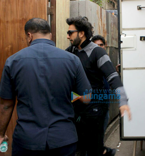 ranveer singh snapped at khar 5