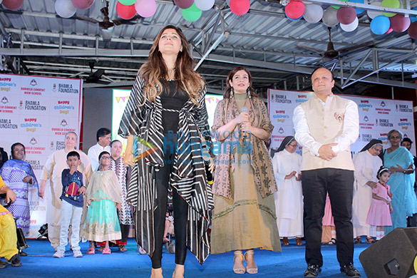 raveena tandon and kanika kapoor at a childrens day event organized by bhamla foundation 4
