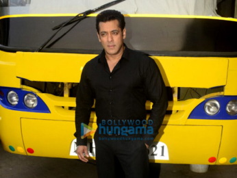 Salman Khan, Varun Dhawan, Ayush Sharma & Ashutosh Gowariker snapped at Mehboob studio in Bandra