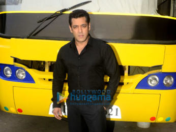 Salman Khan, Varun Dhawan, Ayush Sharma & Ashutosh Gowariker snapped at Mehboob studio in Bandra