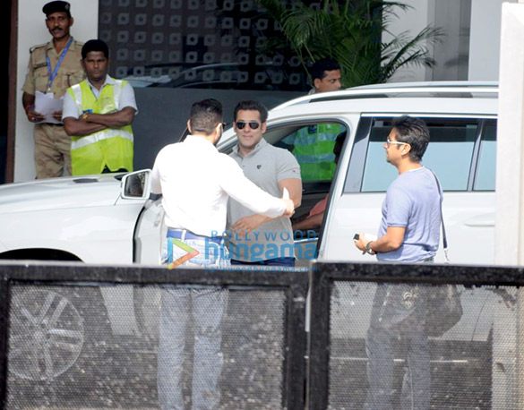 salman khan leaves for goa to attend iifa 2017 2