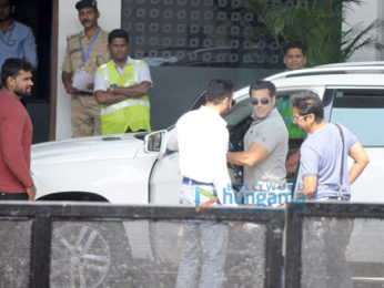 Salman Khan snapped leaving to attend IIFA 2017 in Goa