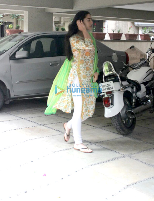 Sara Ali Khan snapped at Abhishek Kapoor’s office Sara Ali Khan snapped at Abhishek Kapoor’s office