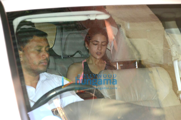 sara ali khan spotted after a gym session in bandra 2