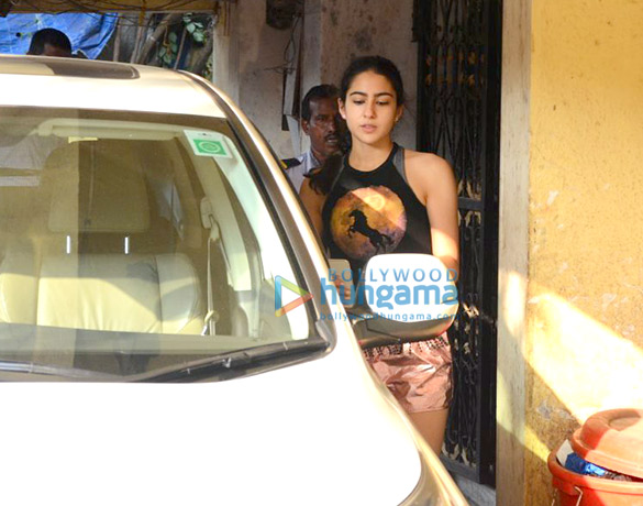 sara ali khan spotted after her gym session in khar 3
