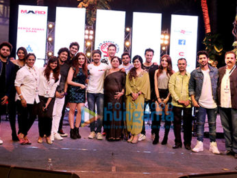 Shah Rukh Khan and Farhan Akhtar at Lalkar concert