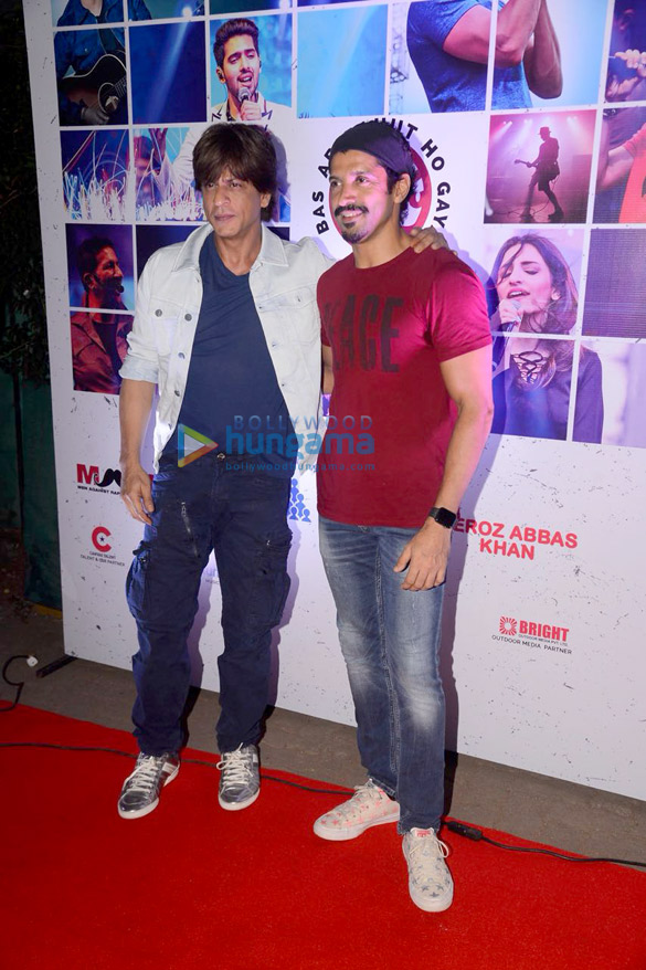 shah rukh khan and farhan akhtar at lalkar concert 4