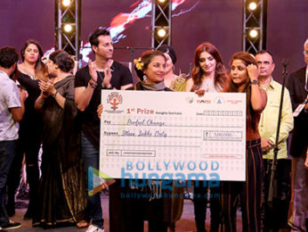 Shah Rukh Khan and Farhan Akhtar at Lalkar concert
