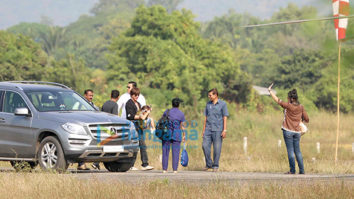 Shah Rukh Khan leaves for Mumbai from Alibaug with son AbRam Khan