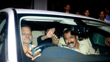 Shah Rukh Khan snapped in Juhu