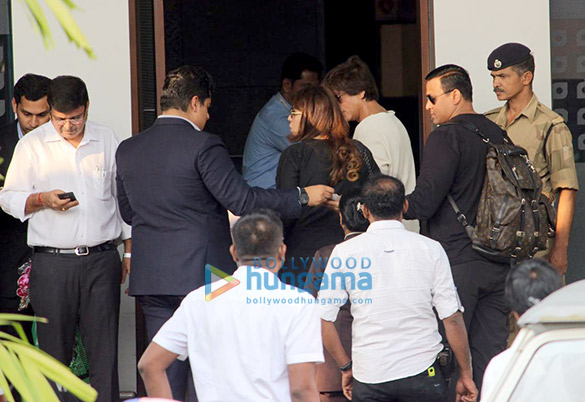 Shah Rukh Khan leaves for Ahmedabad