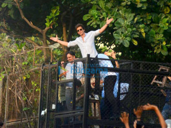 Shah Rukh Khan waves to fans from Mannat on his 52nd birthday