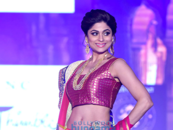 Shamita Shetty and Sayami Kher walk for Roopa Vohra