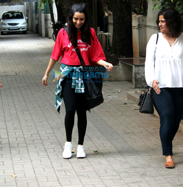 shraddha kapoor snapped at maddock office 6