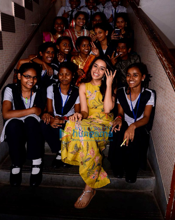 shraddha kapoor visits a municipal school in prabhadevi mumbai 3