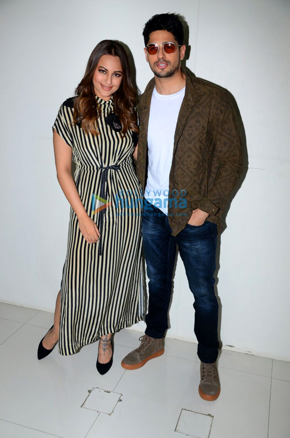 sidharth sonakshi and akshaye promote ittefaq 1