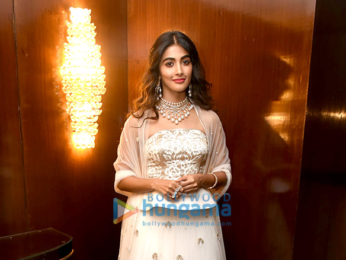 Soha Ali Khan, Pooja Hegde walks for Rebecca Dewan