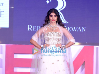 Soha Ali Khan, Pooja Hegde walks for Rebecca Dewan