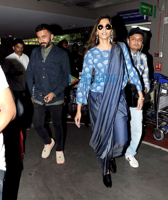 Sonam Kapoor, Anand Ahuja and Govinda snapped at the airport Sonam Kapoor, Anand Ahuja and Govinda snapped at the airport