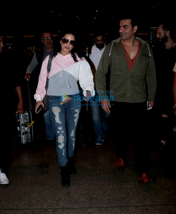 sunny arbaaz and others snapped at the airport 6