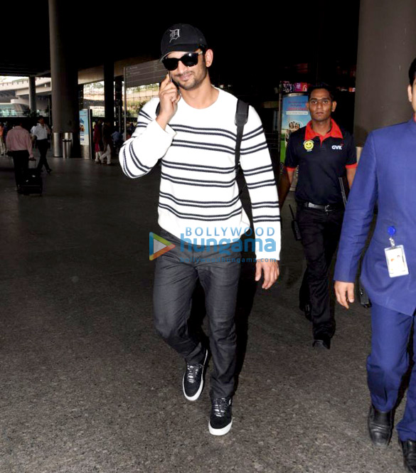 Sushant Singh Rajput, Bhumi Pednekar and others snapped at the airport Sushant Singh Rajput, Bhumi Pednekar and others snapped at the airport