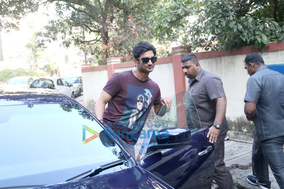 sushant singh rajput spotted at coco club in bandra 2