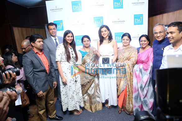 taapsee pannu launches forevermark diamond collection at an outlet of pmj jewels 1
