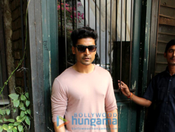 Team of 'Paltan' arrive in Mumbai