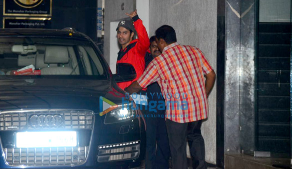 Varun Dhawan & Jacqueline Fernandez snapped post gym session Varun Dhawan & Jacqueline Fernandez snapped post gym session