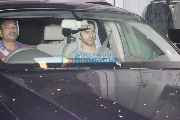 varun dhawan snapped outside his gym 3