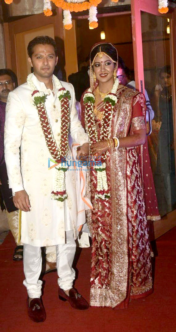 vatsal seth and ishita dutta pose after their wedding 3