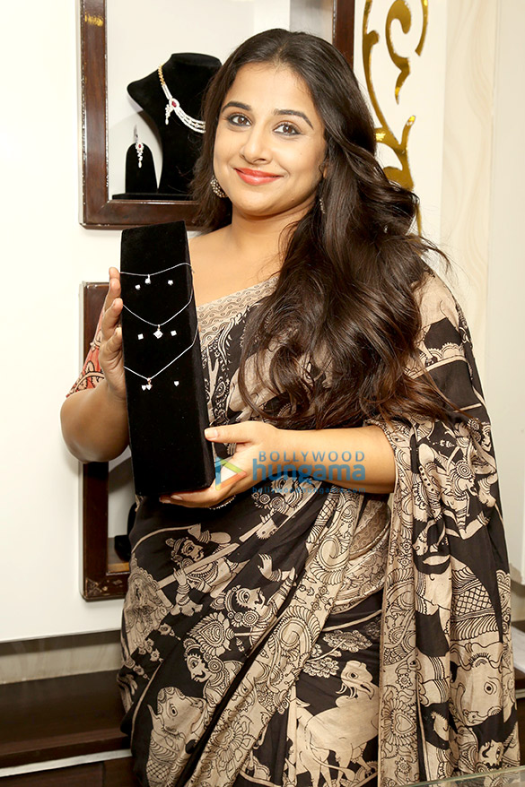 vidya balan launches new store of senco jewellers in new delhi 3
