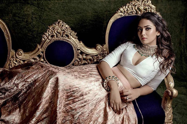 WOW! Mira Rajput oozes elegance and hotness in her new ethnic avatar and we are definitely in awe of her