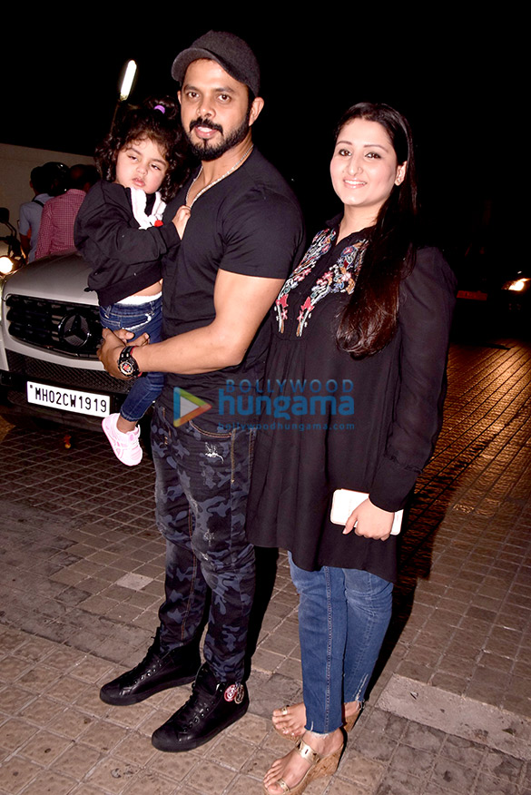 zareen khan hosts aksar 2 screening 4