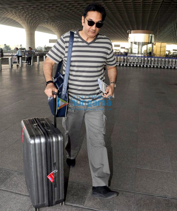 aamir khan arpita khan sharma and others at the airport 3