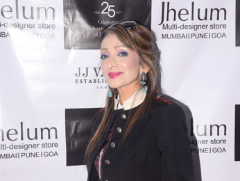 Aarti Chhabria and Tanishaa Mukerji snapped at the Jhelum store