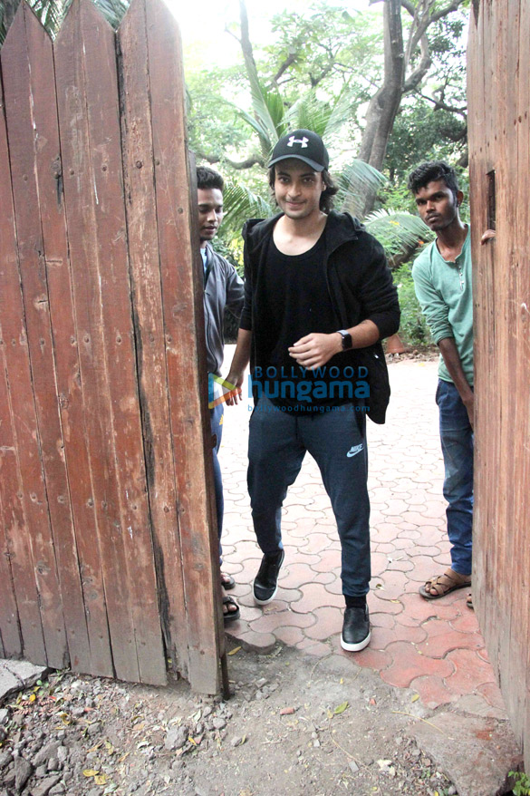 aayush sharma spotted at dance class in bandra 4